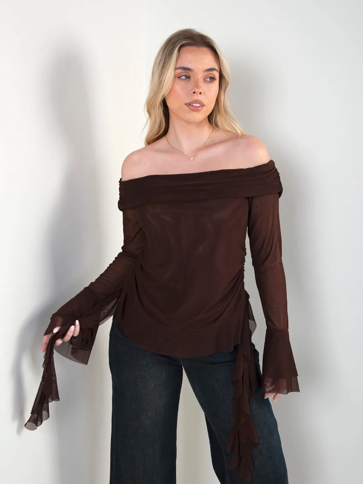 Blusa tule com decote barco