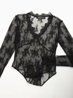 Body preto renda em V