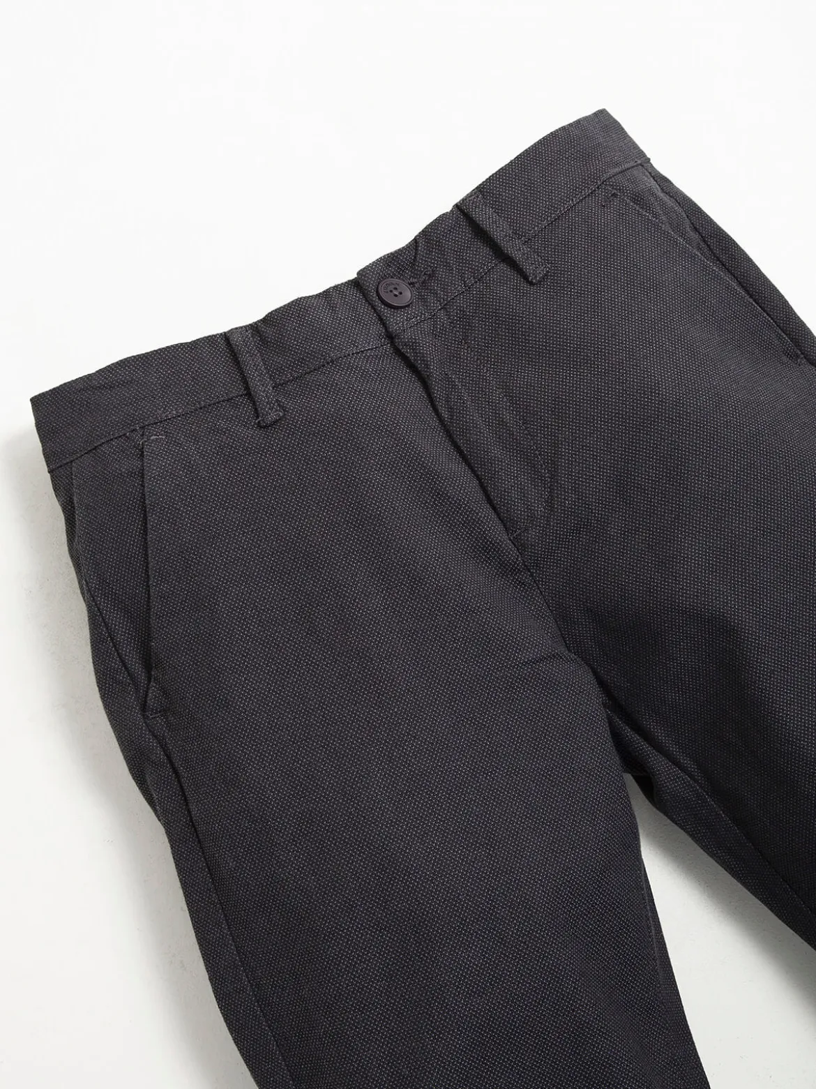 Calças chino slim fit em cinza escuro