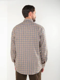 Camisa bege aos quadrados