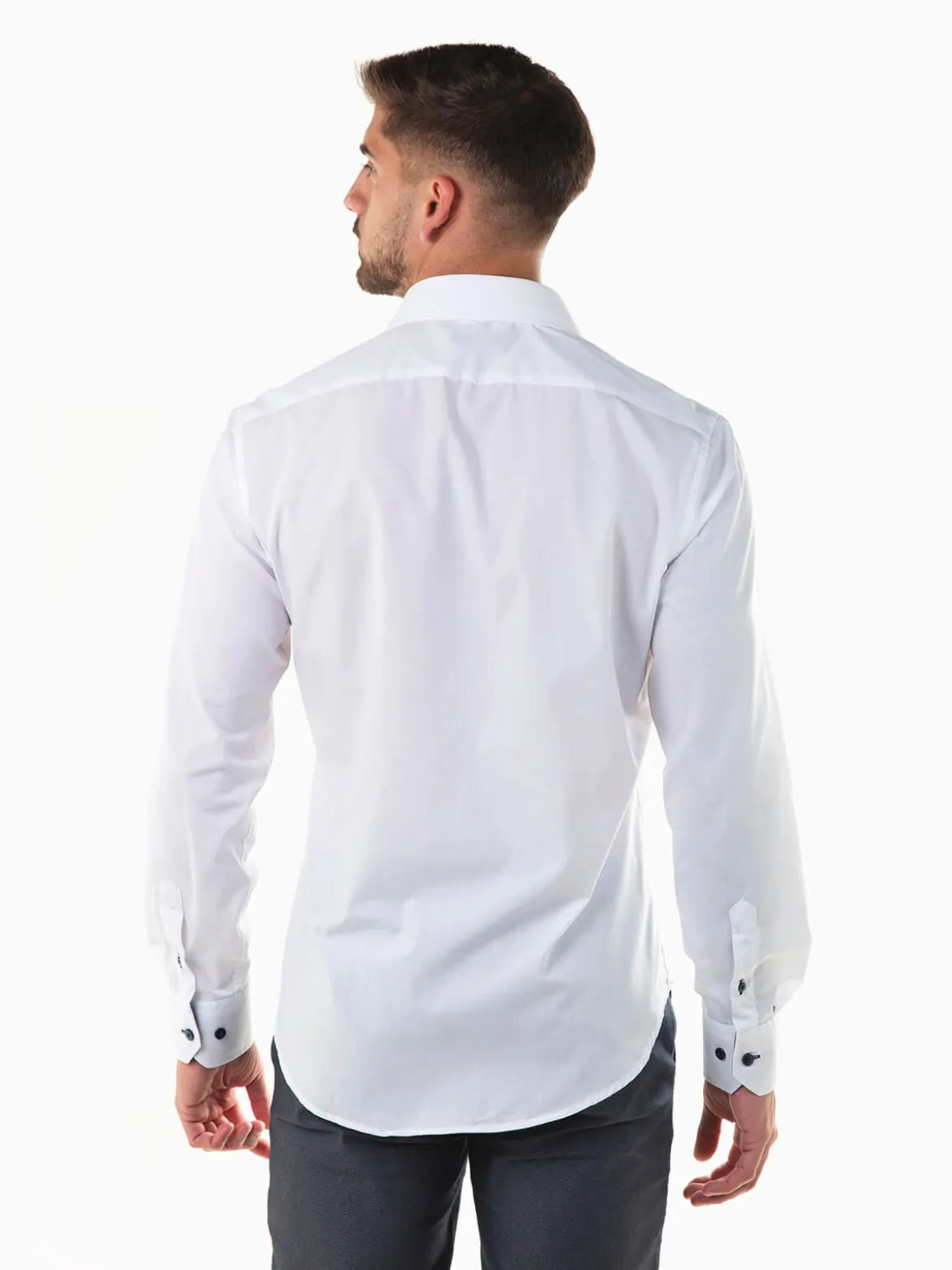 Camisa branca com símbolo