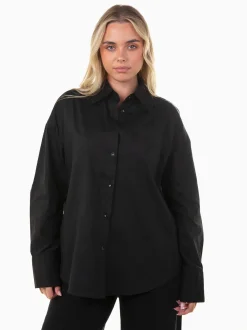 Camisa oversized com bolso no peito