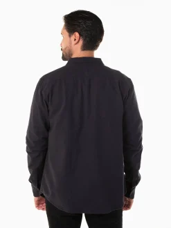 Camisa preta com bolso