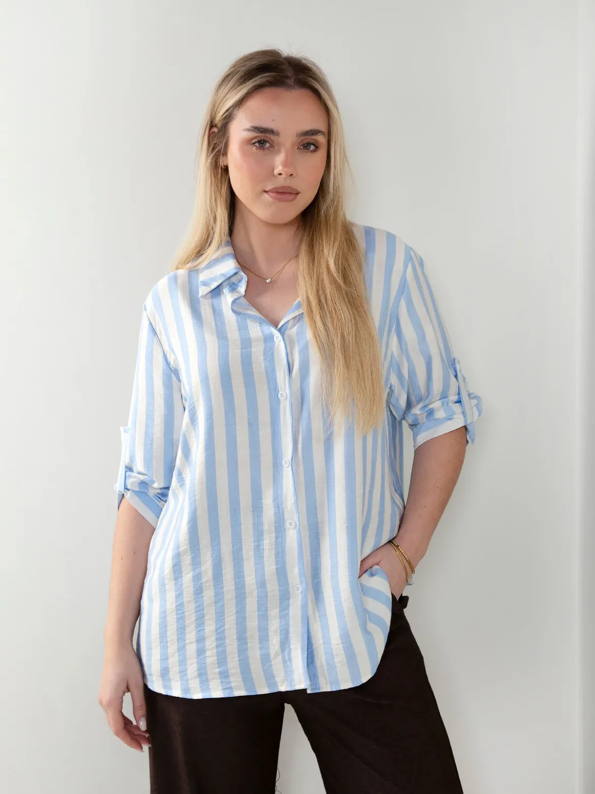 Camisa às riscas manga 3/4