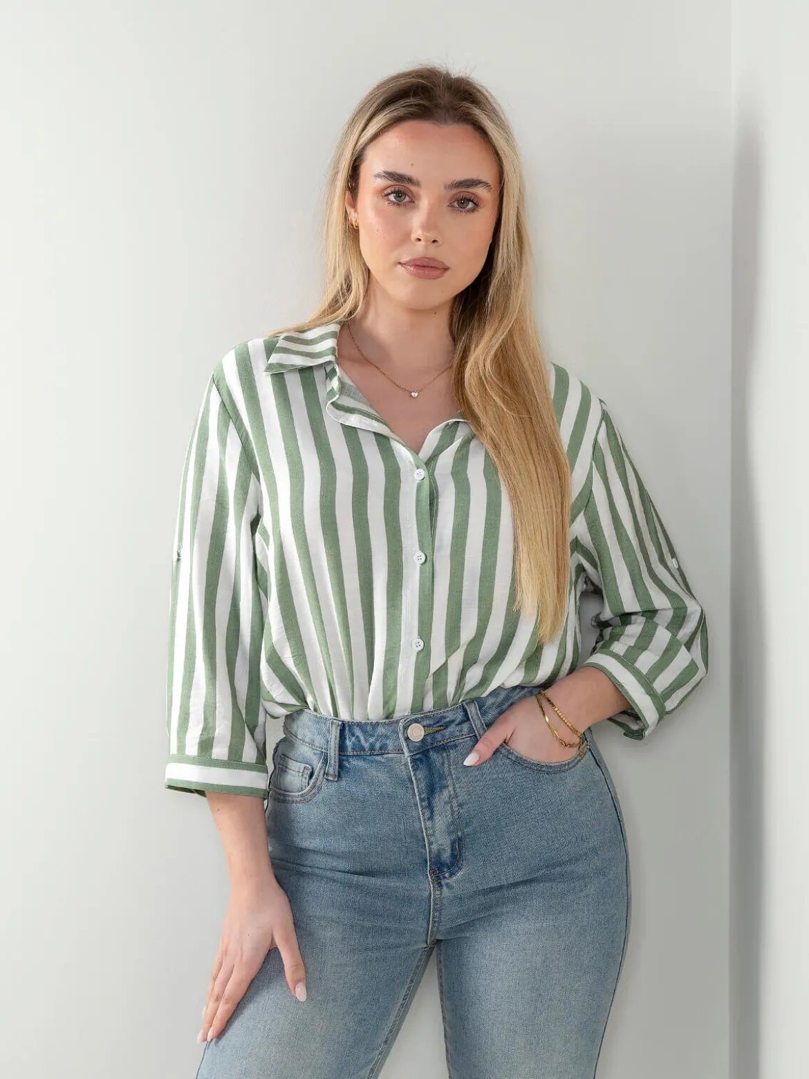 Camisa às riscas manga 3/4