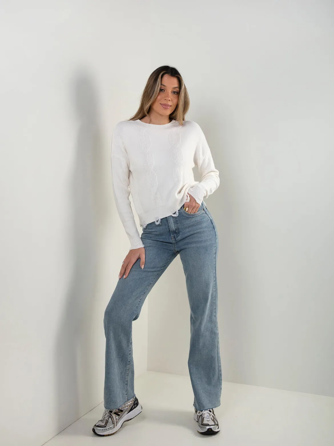 Camisola de malha com acabamento desfiado