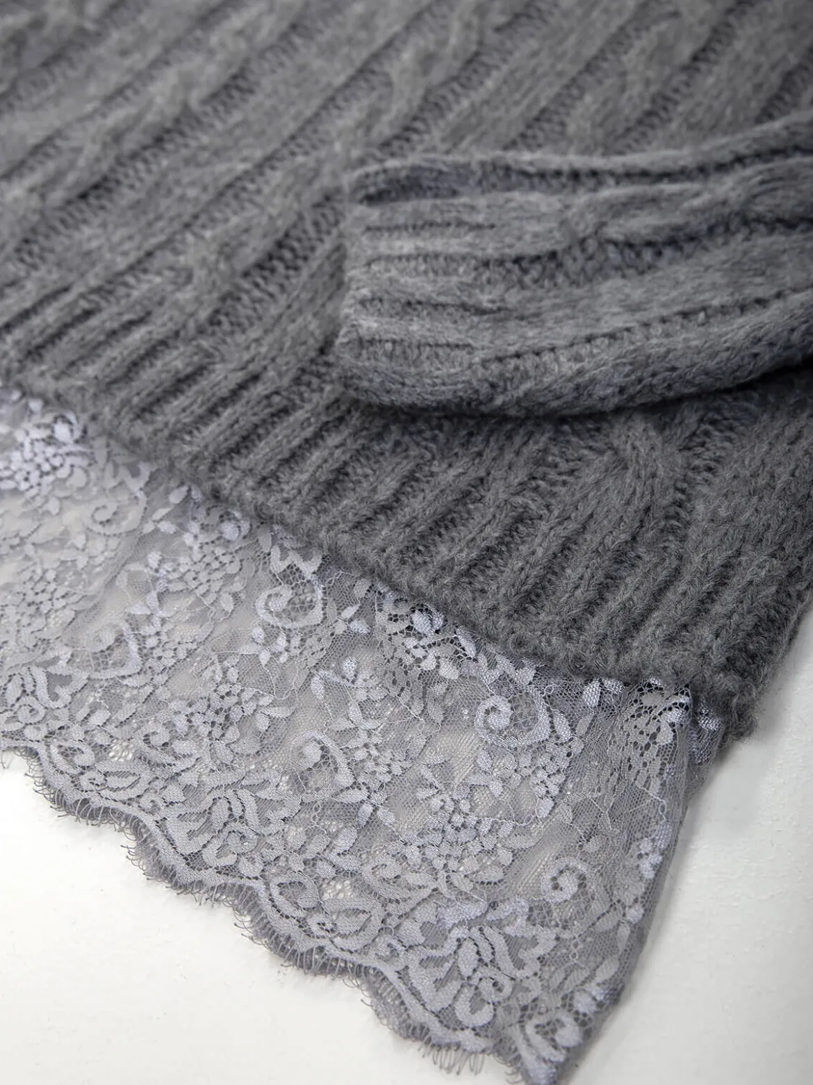 Camisola de malha com renda