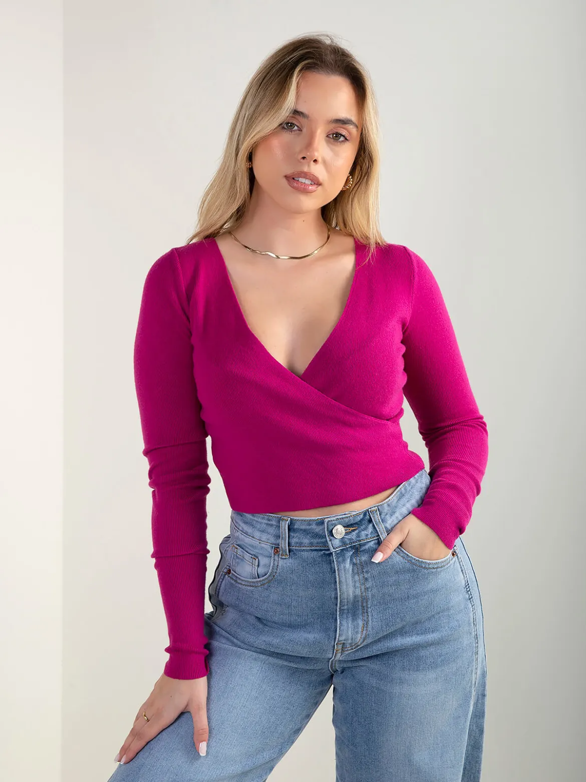 Camisola malha canelada com decote cruzado