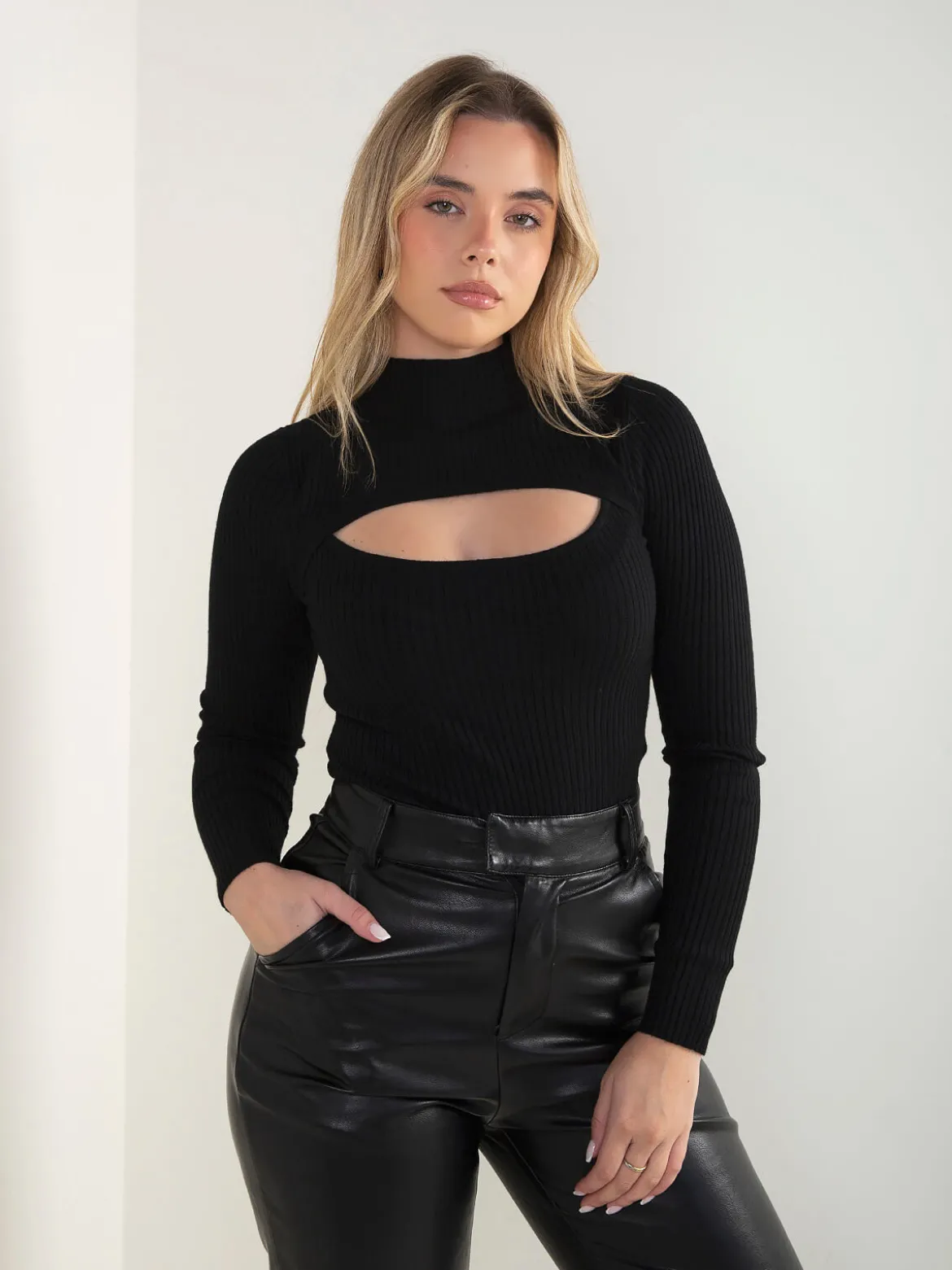 Camisola malha canelada com cut out