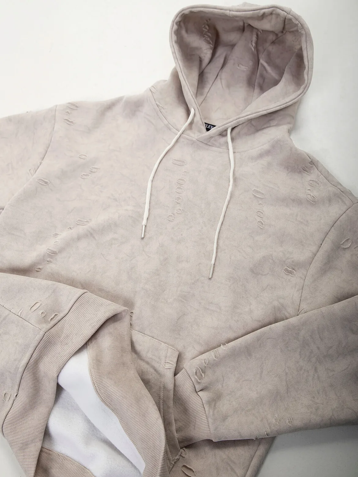 Hoodie com efeito desgastado
