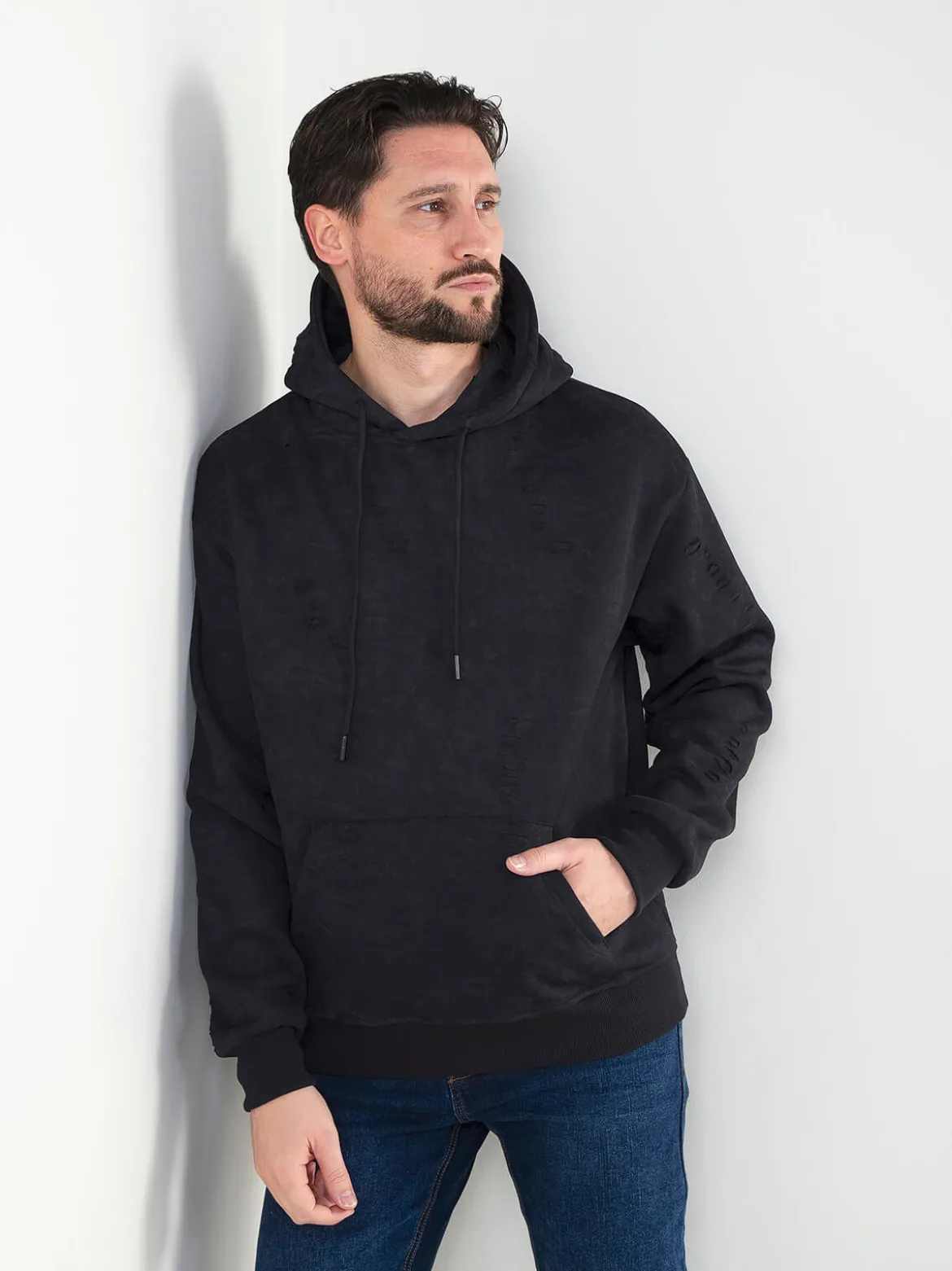 Hoodie com efeito desgastado