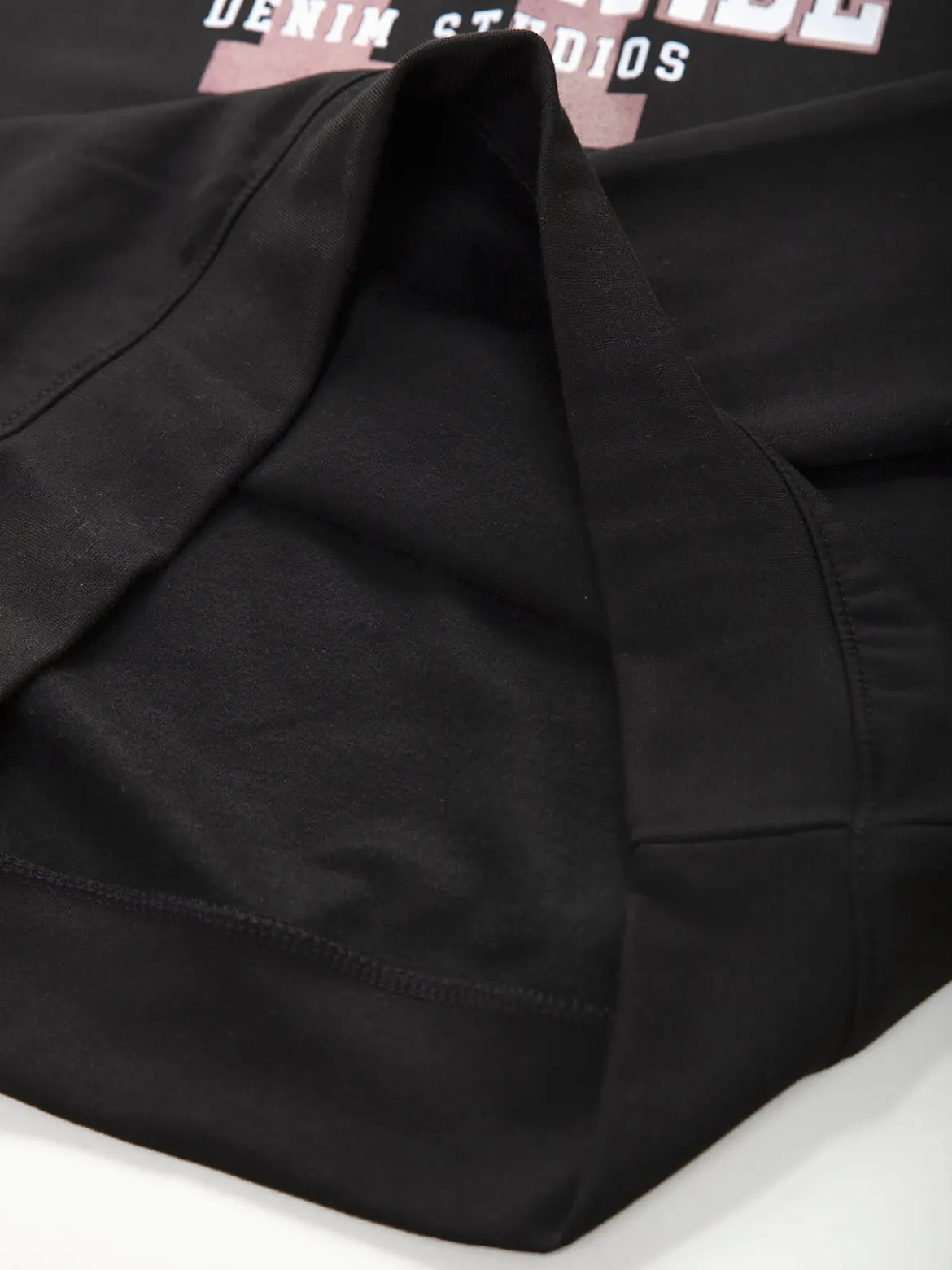 Hoodie preta com estampado