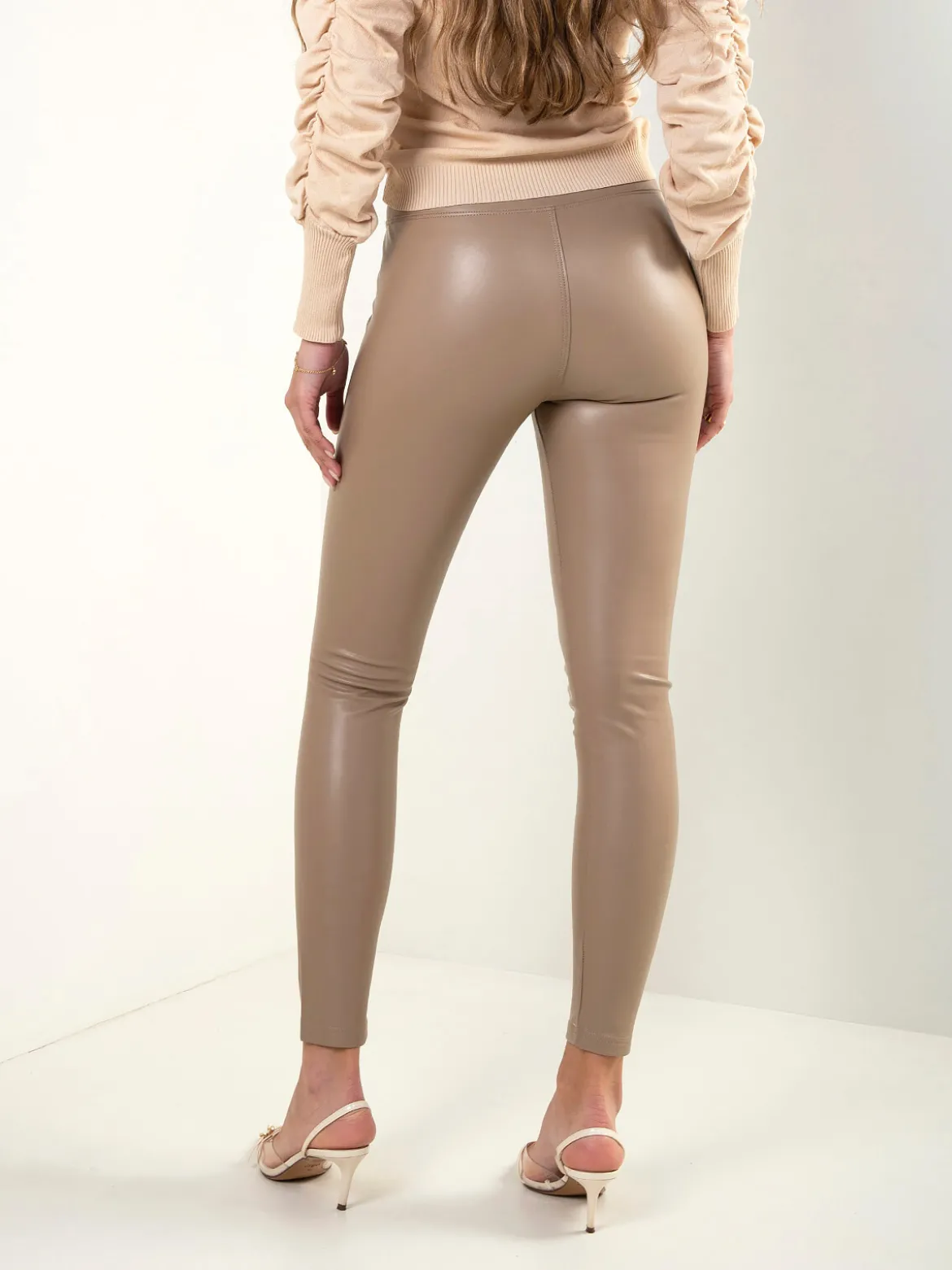 Leggings efeito pele cintura alta