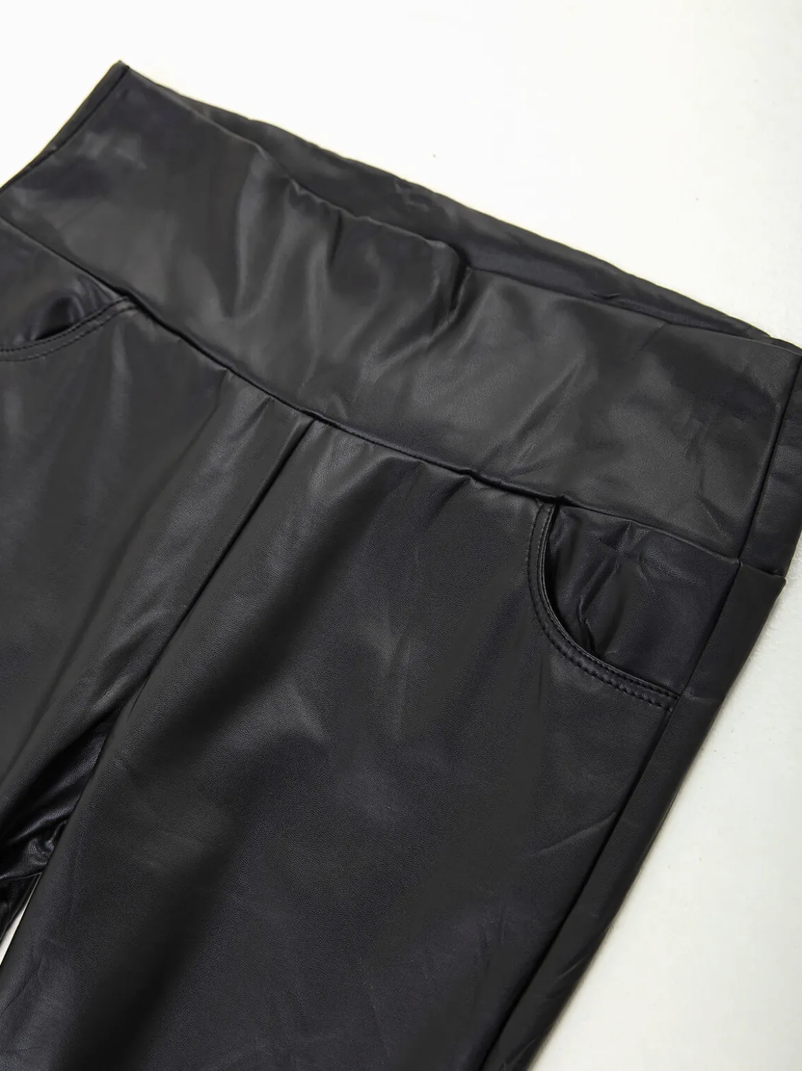 Leggings pretas efeito pele com cintura alta
