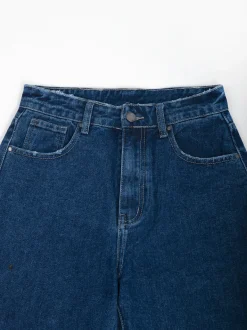 Mom jeans base desfiada
