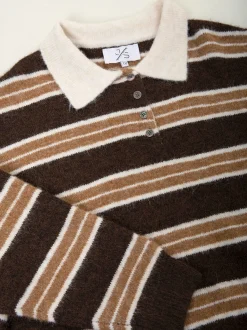 Polo castanho às riscas