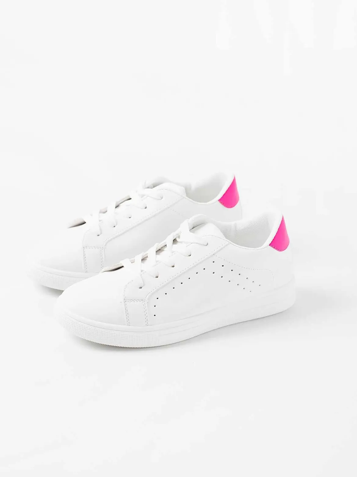 Sapatilhas brancas com rosa