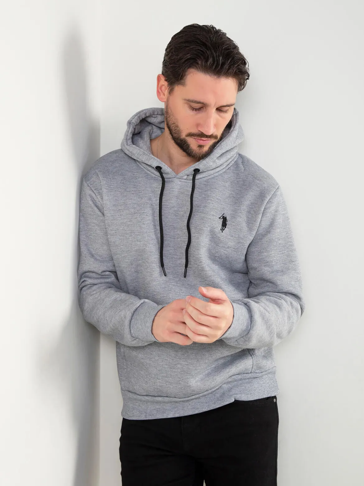 Sweatshirt capuz cardada com bordado