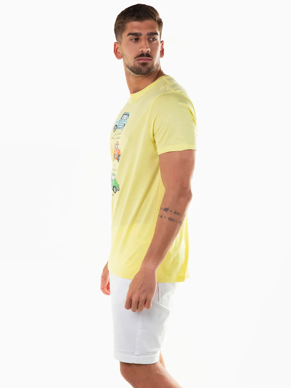 T-shirt manga curta com carros