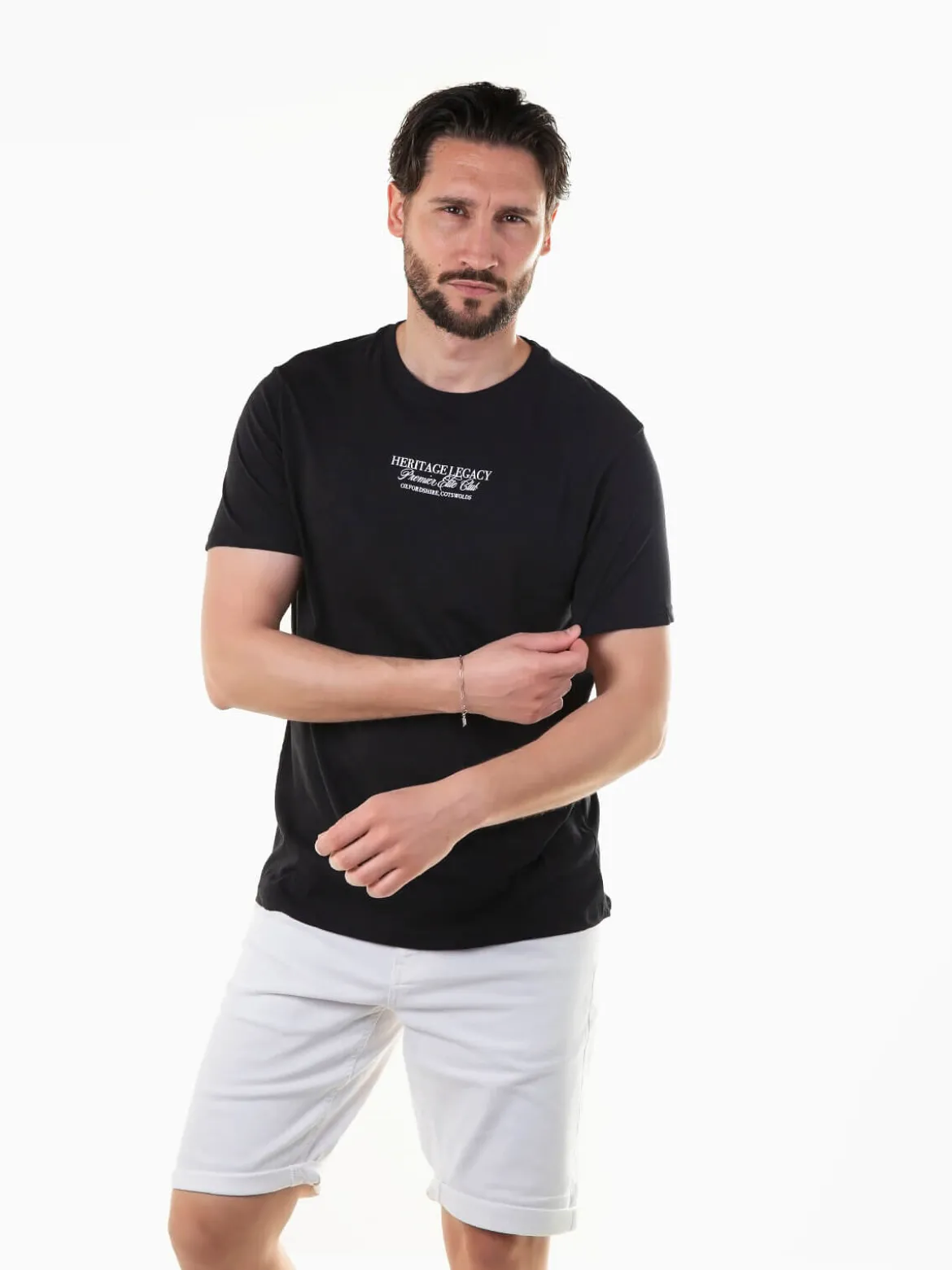 T-shirt manga curta com letras