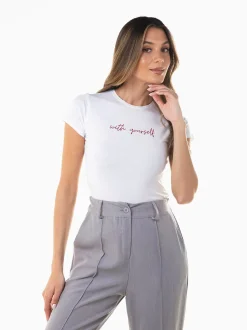 T-shirt manga curta com mensagem