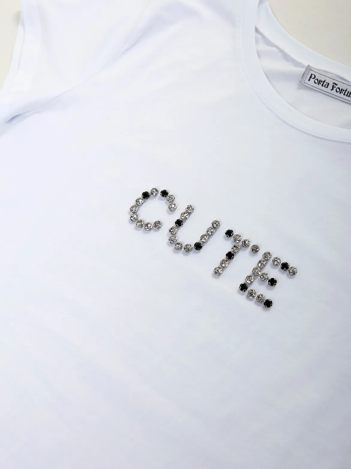 T-shirt manga curta com strass