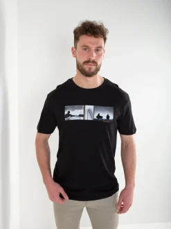 T-shirt preta com estampado