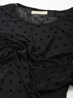 T-shirt preta tule com bolinhas