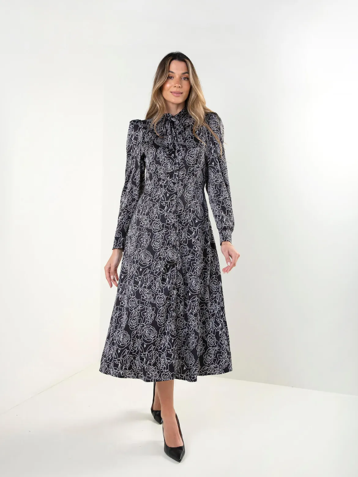 Vestido camiseiro midi preto