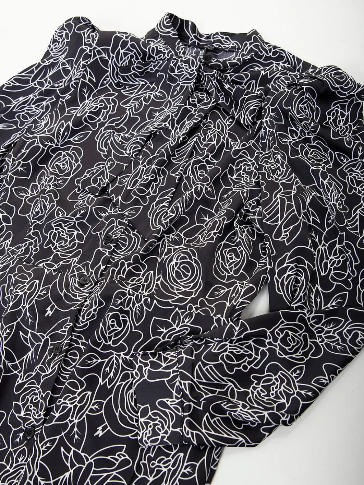 Vestido camiseiro midi preto