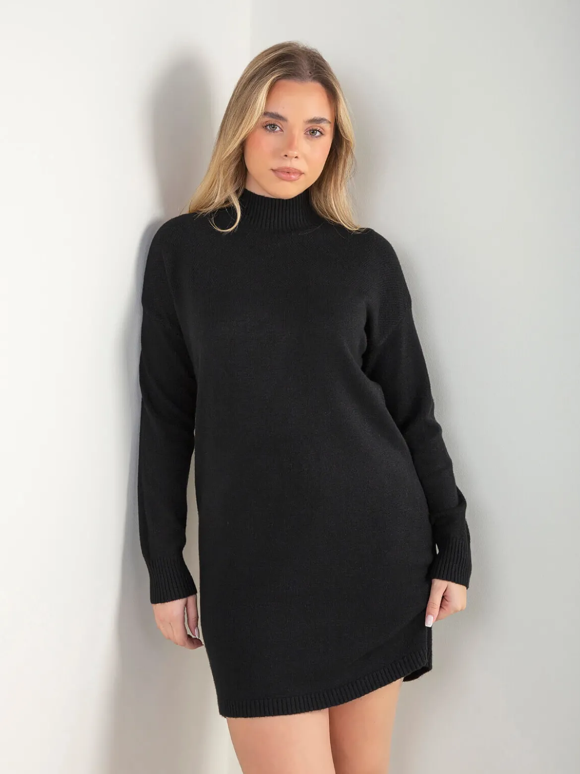 Vestido curto malha gola subida